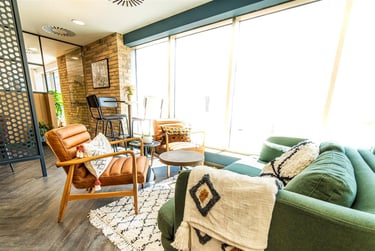 1 bed studio, Calton Road, Holyrood, Edinburgh, EH88DP - Image 1